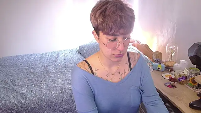 Liil cat online show from 12-12-24, 03:59