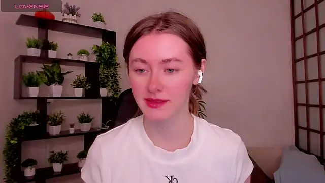 Snapshot of KateCuddle chatting on 03-31-26, 02:46 KateCuddle online show from 03-31-26, 02:46