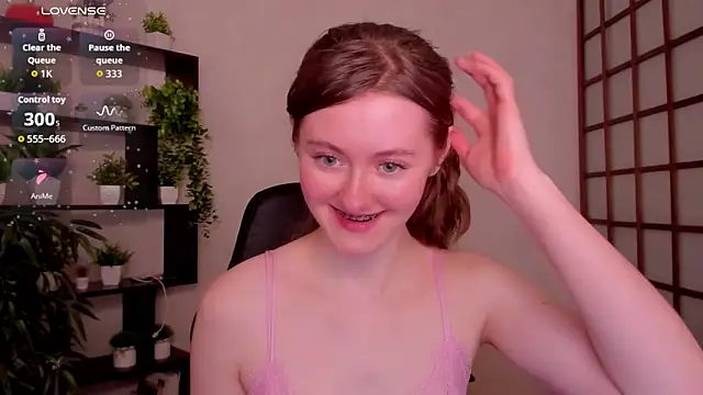 Snapshot of KateCuddle chatting on 04-09-26, 06:19 KateCuddle online show from 04-09-26, 06:19