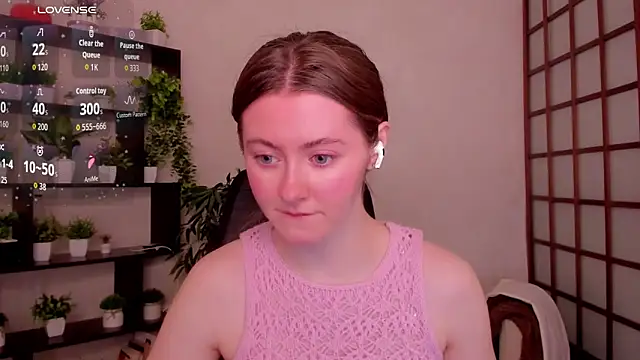 Snapshot of KateCuddle chatting on 04-23-26, 02:46 KateCuddle online show from 04-23-26, 02:46