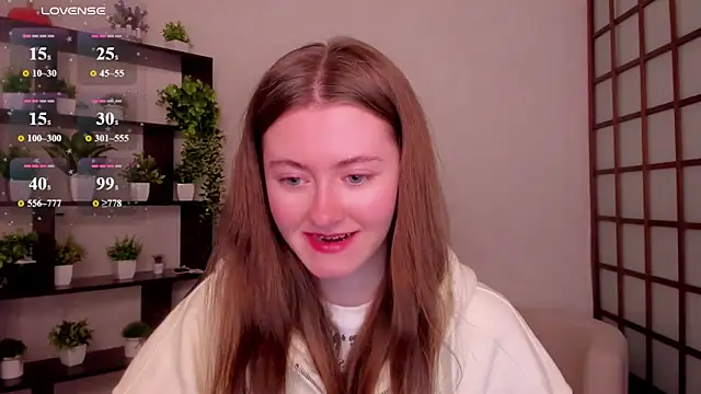 Snapshot of KateCuddle chatting on 04-28-26, 02:38 KateCuddle online show from 04-28-26, 02:38