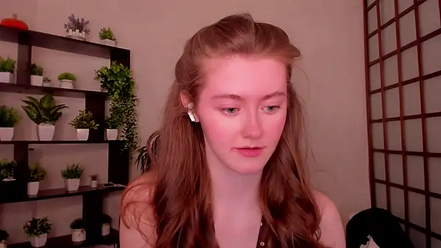 Snapshot of KateCuddle chatting on 04-30-26, 02:40 KateCuddle online show from 04-30-26, 02:40