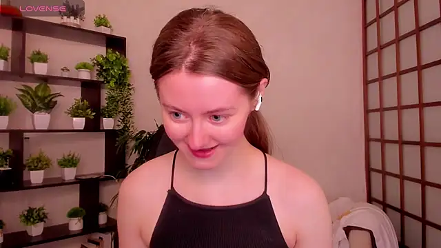 Snapshot of KateCuddle chatting on 05-04-26, 02:07 KateCuddle online show from 05-04-26, 02:07