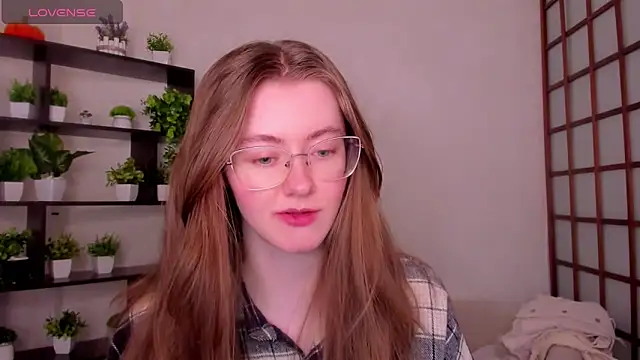 Snapshot of KateCuddle chatting on 05-12-26, 02:19 KateCuddle online show from 05-12-26, 02:19