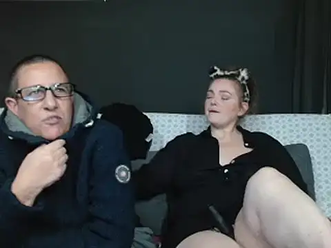 Snapshot of SherineDivine_et_Hoyden chatting on 12-21-24, 08:10 SherineDivine et Hoyden online show from 12-21-24, 08:10
