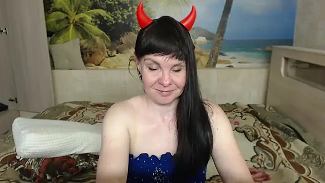 Snapshot of Aphelandra chatting on 05-25-26, 12:00 Aphelandra online show from 05-25-26, 12:00