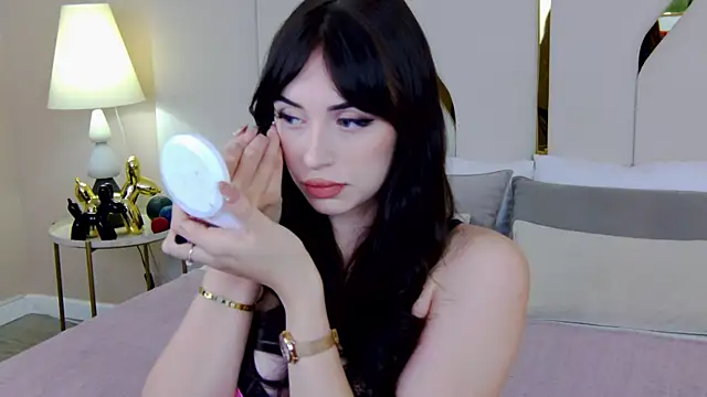 Betty Bridge online show from 10-19-25, 05:19