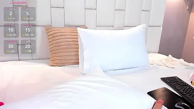 Snapshot of ValeriaGarcia chatting on 12-18-24, 12:18 ValeriaGarcia online show from 12-18-24, 12:18