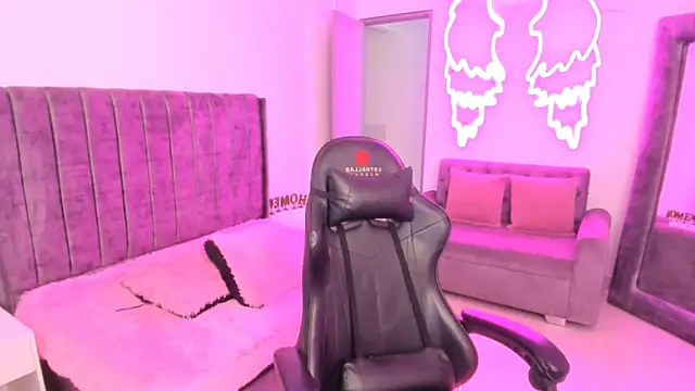 xiomara  cortes online show from 10-06-25, 07:11