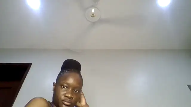 Snapshot of sweet_sassy_ chatting on 04-15-26, 01:45 sweet sassy online show from 04-15-26, 01:45