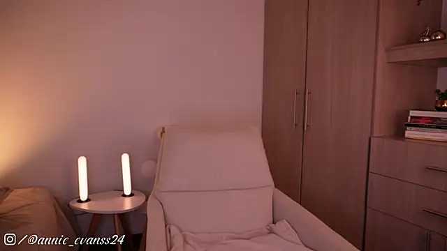 annie24 evans online show from 11-25-25, 12:32