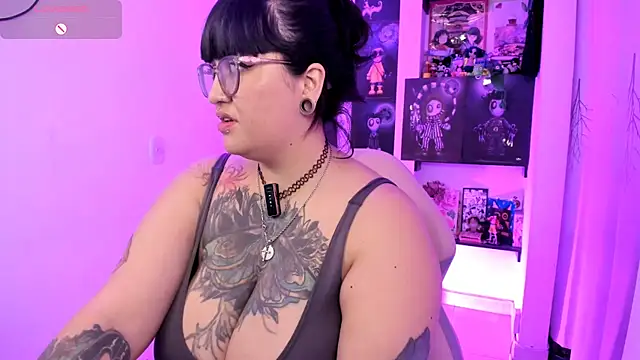 Snapshot of _Ali_Brinck_ chatting on 09-24-25, 02:48 Ali Brinck online show from 09-24-25, 02:48