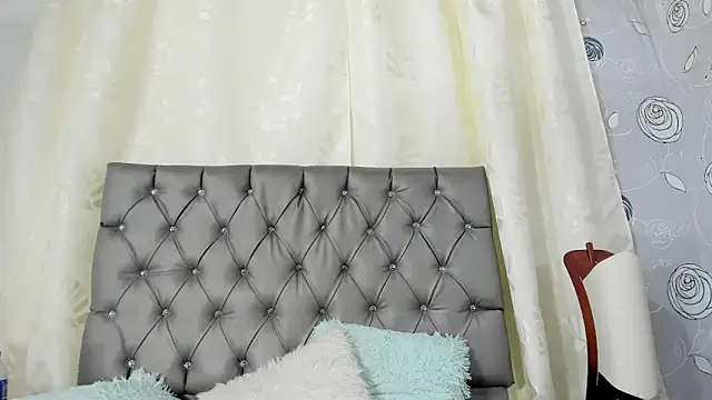 Snapshot of luna_evaa chatting on 02-18-25, 05:42 luna evaa online show from 02-18-25, 05:42