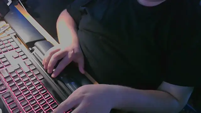 Snapshot of Smallcock22 chatting on 03-28-26, 04:28 Smallcock22 online show from 03-28-26, 04:28