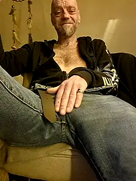 Snapshot of eddouxxx78 chatting on 02-15-26, 08:13 eddouxxx78 online show from 02-15-26, 08:13