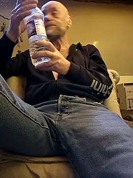 Snapshot of eddouxxx78 chatting on 03-22-26, 02:09 eddouxxx78 online show from 03-22-26, 02:09