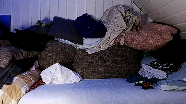 Snapshot of Youngtimer_1997 chatting on 10-23-25, 08:40 Youngtimer 1997 online show from 10-23-25, 08:40