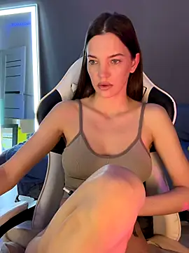 julia fly online show from 12-04-25, 08:34