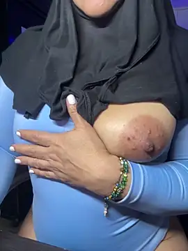 Snapshot of Jameela chatting on 10-20-25, 11:16 Jameela online show from 10-20-25, 11:16