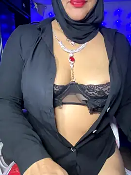 Snapshot of Jameela chatting on 10-29-25, 12:24 Jameela online show from 10-29-25, 12:24