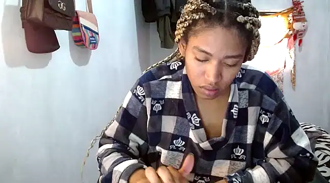 Snapshot of angelamarie1 chatting on 02-06-25, 03:31 angelamarie1 online show from 02-06-25, 03:31