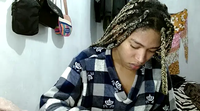 Snapshot of angelamarie1 chatting on 02-19-25, 12:00 angelamarie1 online show from 02-19-25, 12:00