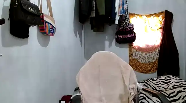 Snapshot of angelamarie1 chatting on 03-13-25, 02:12 angelamarie1 online show from 03-13-25, 02:12