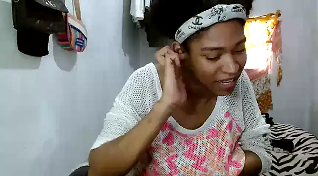 Snapshot of angelamarie1 chatting on 03-21-25, 04:29 angelamarie1 online show from 03-21-25, 04:29