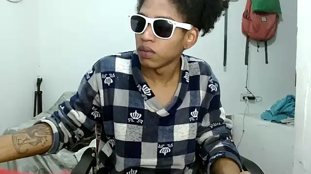 Snapshot of angelamarie1 chatting on 09-10-25, 10:26 angelamarie1 online show from 09-10-25, 10:26