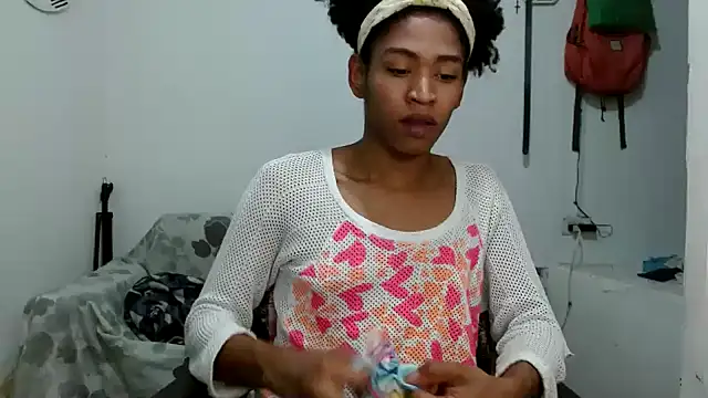 Snapshot of angelamarie1 chatting on 09-11-25, 03:06 angelamarie1 online show from 09-11-25, 03:06