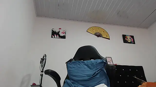 Snapshot of pamelabigcock69 chatting on 04-21-26, 02:01 pamelabigcock69 online show from 04-21-26, 02:01