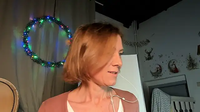 Snapshot of Lola_Belgium chatting on 01-21-25, 06:34 Lola Belgium online show from 01-21-25, 06:34