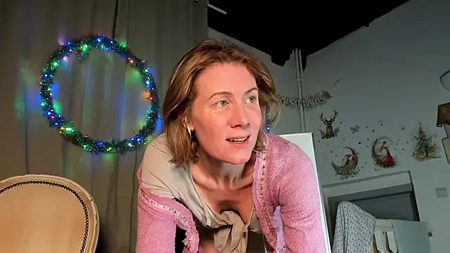 Snapshot of Lola_Belgium chatting on 01-22-25, 09:32 Lola Belgium online show from 01-22-25, 09:32