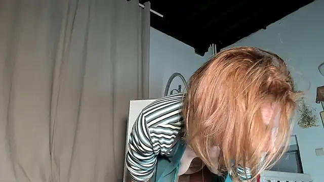 Snapshot of Lola_Belgium chatting on 02-04-25, 09:20 Lola Belgium online show from 02-04-25, 09:20