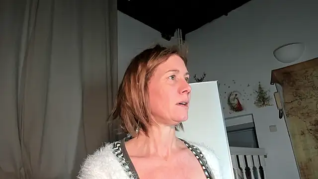 Snapshot of Lola_Belgium chatting on 02-05-25, 04:36 Lola Belgium online show from 02-05-25, 04:36