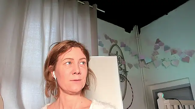 Snapshot of Lola_Belgium chatting on 02-16-25, 01:05 Lola Belgium online show from 02-16-25, 01:05