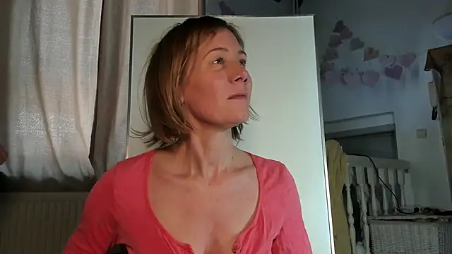 Snapshot of Lola_Belgium chatting on 03-16-25, 02:00 Lola Belgium online show from 03-16-25, 02:00