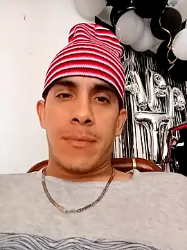 Snapshot of LarryCapija chatting on 10-10-25, 08:08 LarryCapija online show from 10-10-25, 08:08