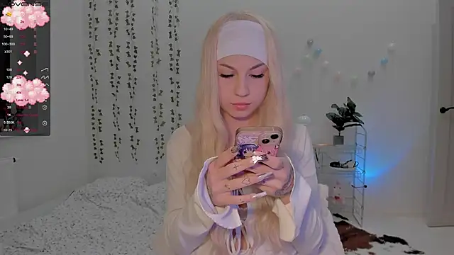 Snapshot of Mary_tiim chatting on 01-23-25, 01:24 Mary tiim online show from 01-23-25, 01:24
