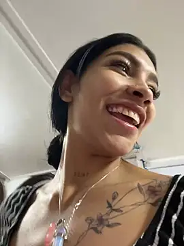 LauraAristizabal online show from 12-17-24, 01:27
