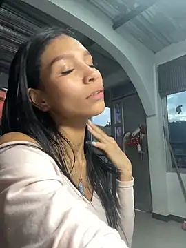 LauraAristizabal online show from 12-27-24, 10:48