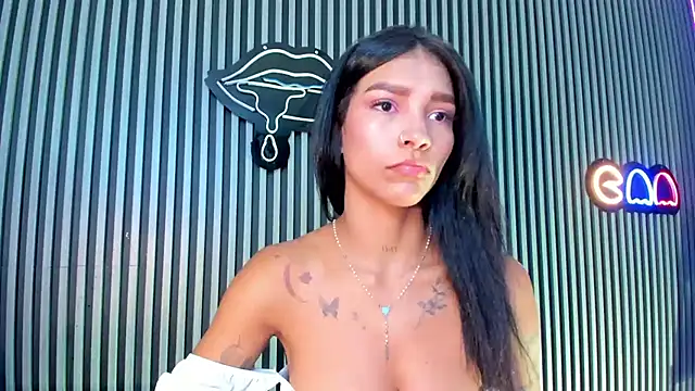 LauraAristizabal online show from 01-21-25, 01:22