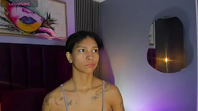 LauraAristizabal online show from 10-28-25, 12:52