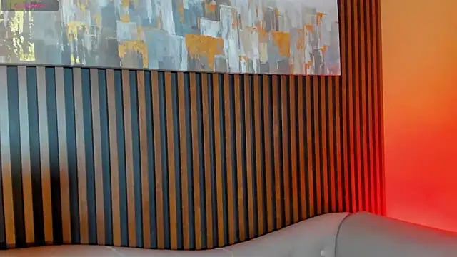 LauraAristizabal online show from 12-18-25, 12:33