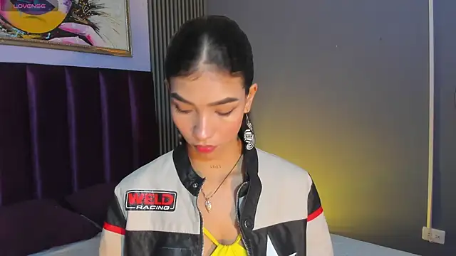 LauraAristizabal online show from 06-17-26, 12:07
