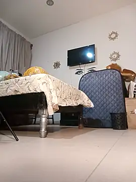 MINI Petite online show from 06-12-26, 04:55