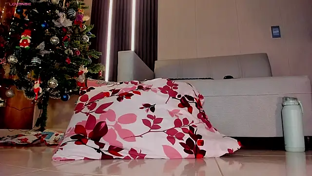 emily-tthompson online show from 12-07-24, 06:32