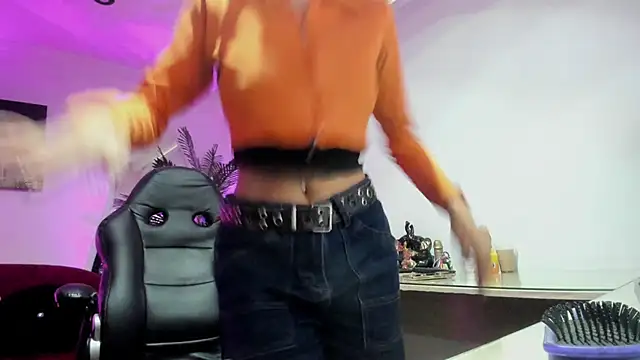 Snapshot of Meghan320 chatting on 10-31-25, 11:33 Meghan320 online show from 10-31-25, 11:33