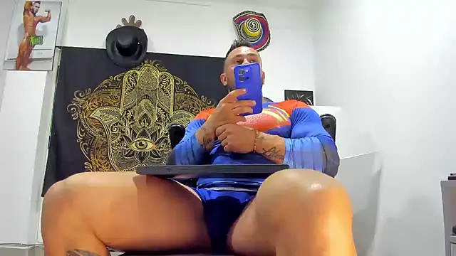 LOGAN WHITTERS01 online show from 12-18-24, 11:08