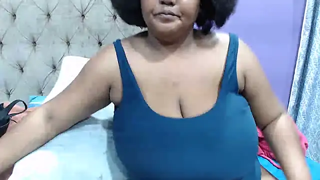 GiantTittts online show from 09-09-25, 05:34